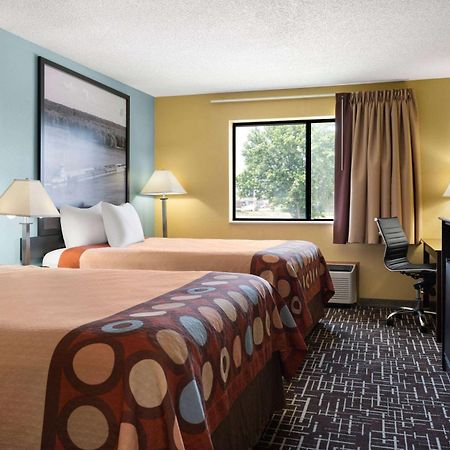 Super 8 By Wyndham Dyersville Esterno foto