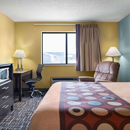 Super 8 By Wyndham Dyersville Esterno foto