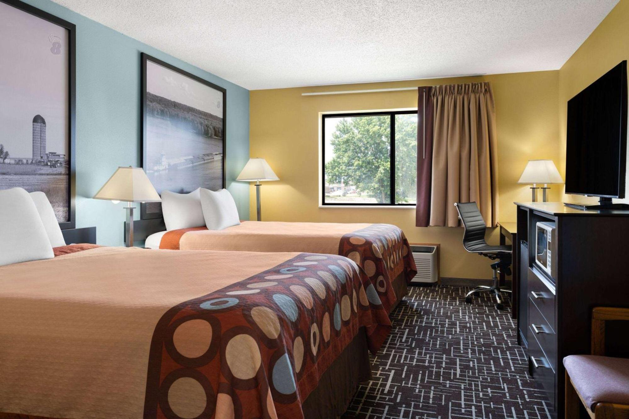 Super 8 By Wyndham Dyersville Esterno foto