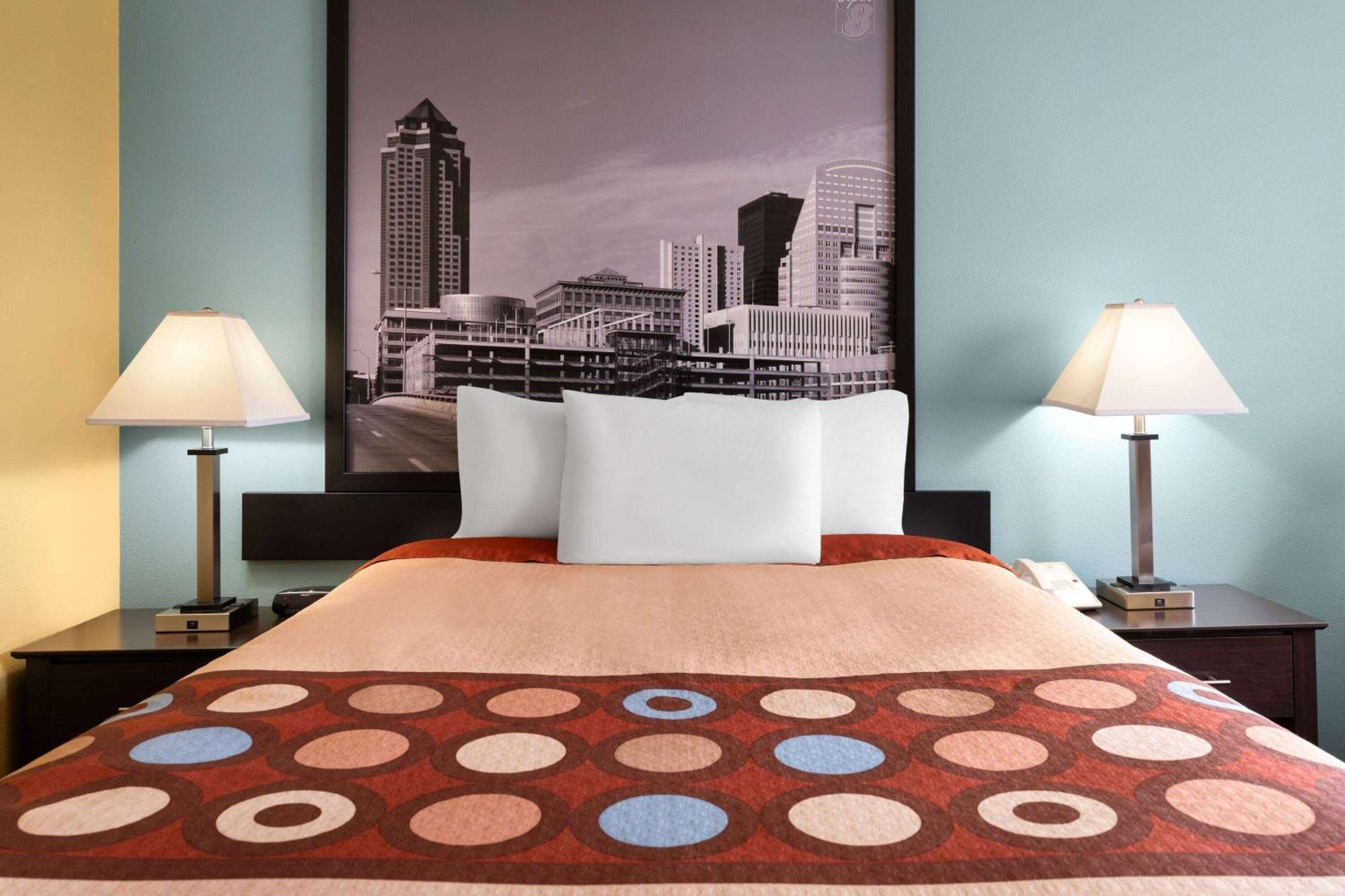 Super 8 By Wyndham Dyersville Esterno foto