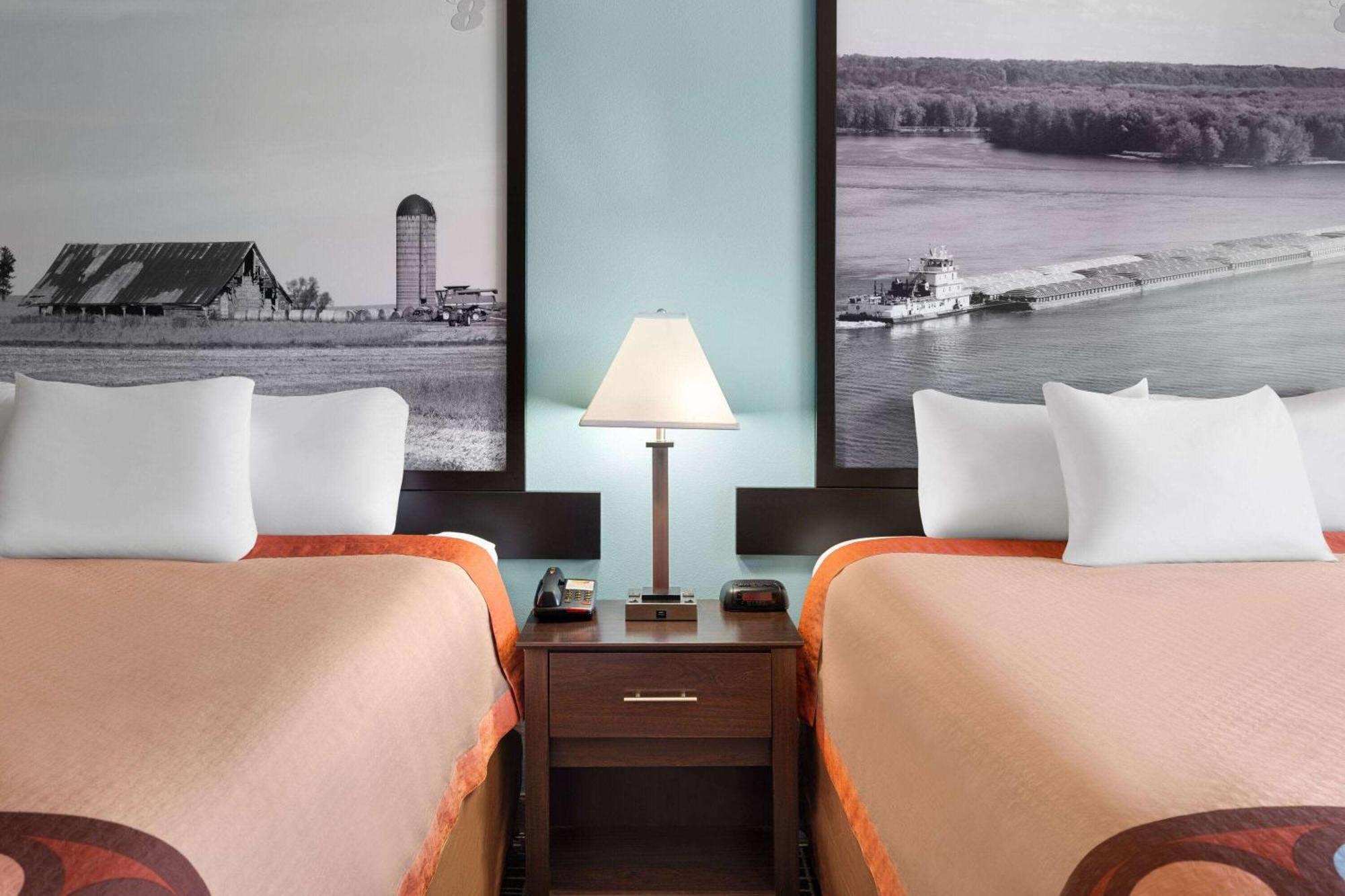 Super 8 By Wyndham Dyersville Esterno foto