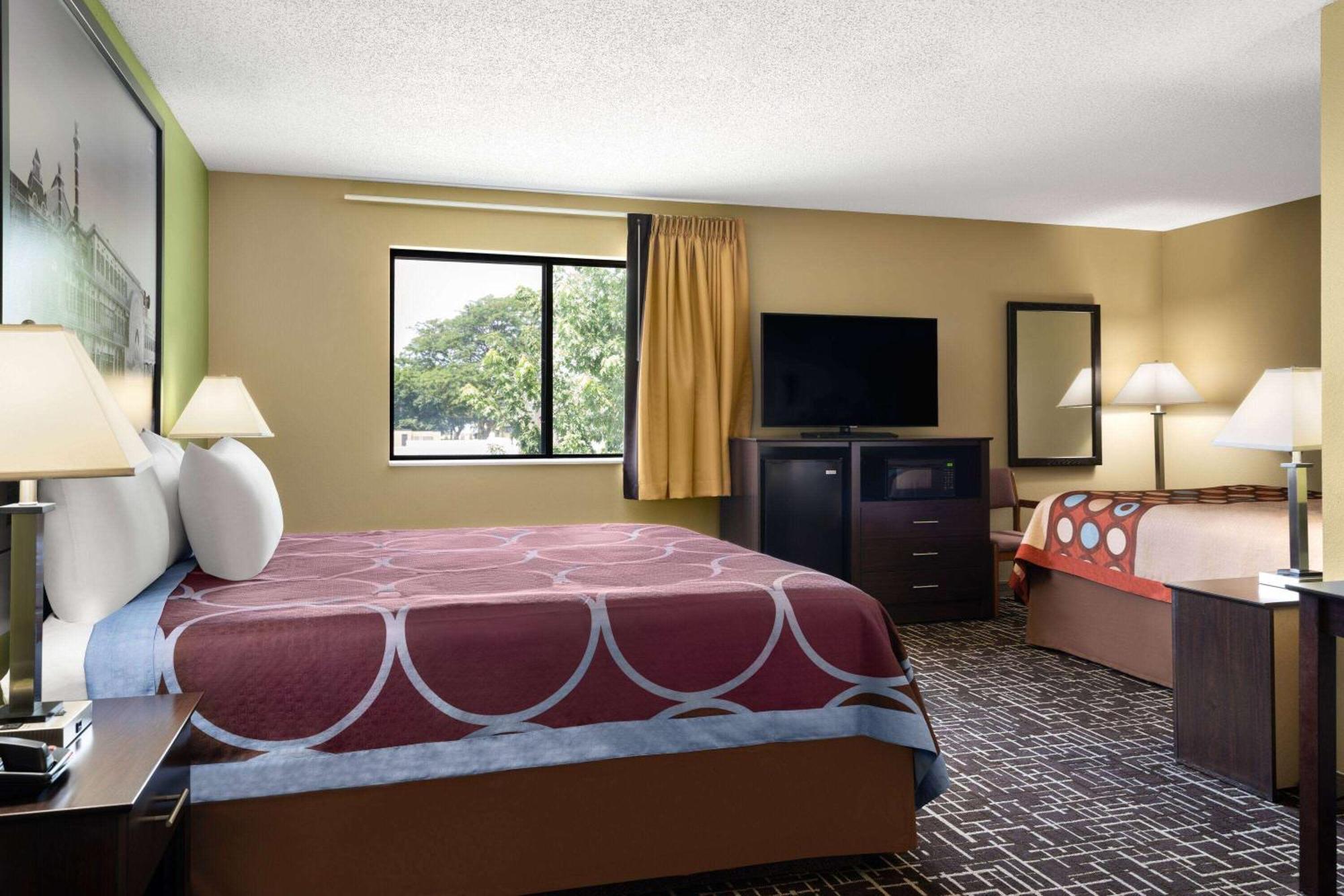 Super 8 By Wyndham Dyersville Esterno foto