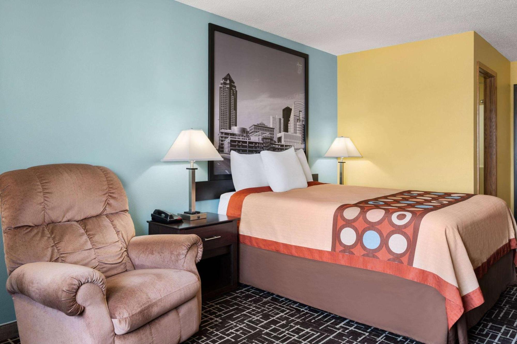 Super 8 By Wyndham Dyersville Esterno foto