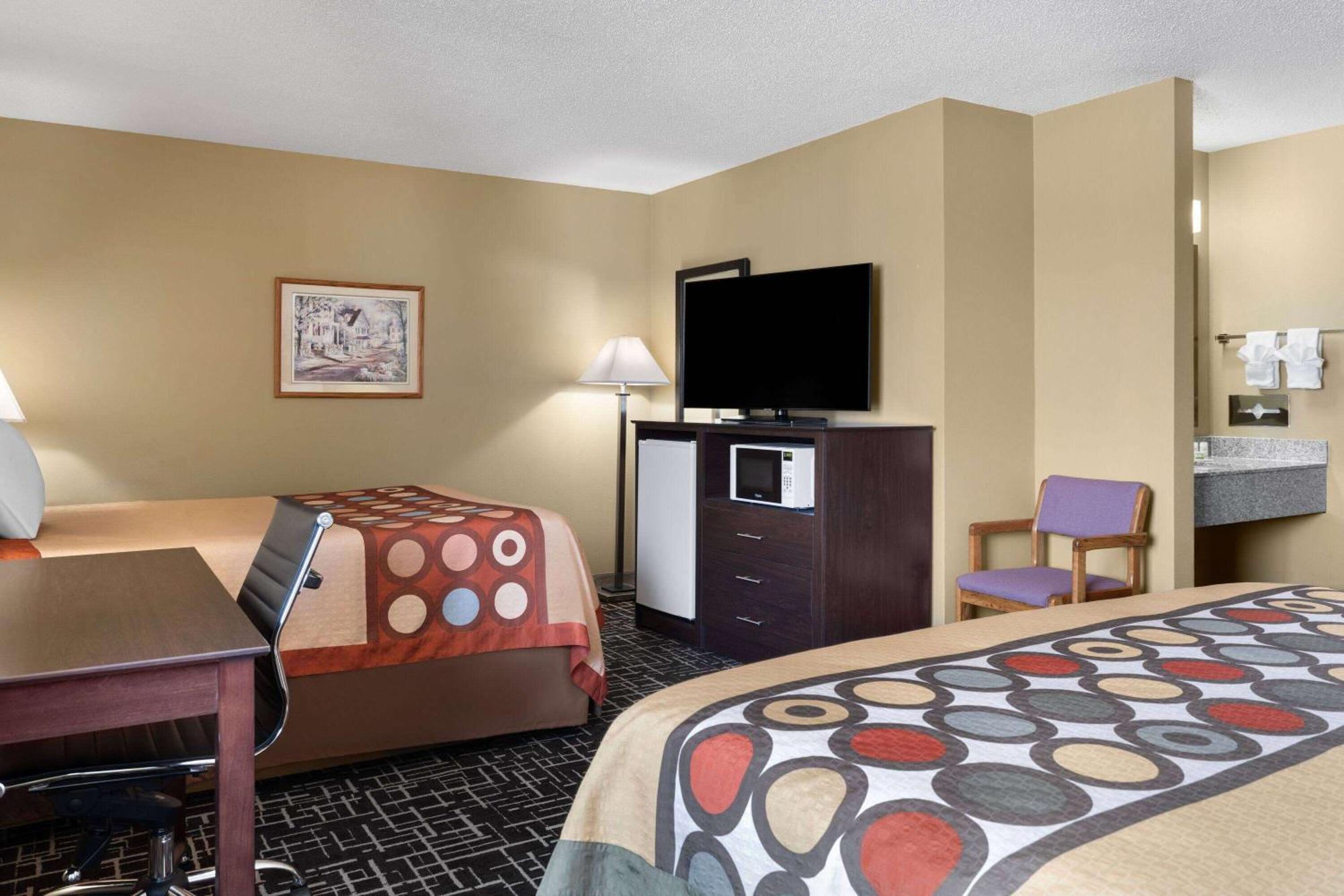 Super 8 By Wyndham Dyersville Esterno foto