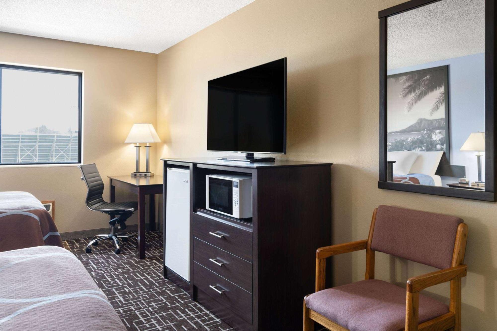 Super 8 By Wyndham Dyersville Esterno foto