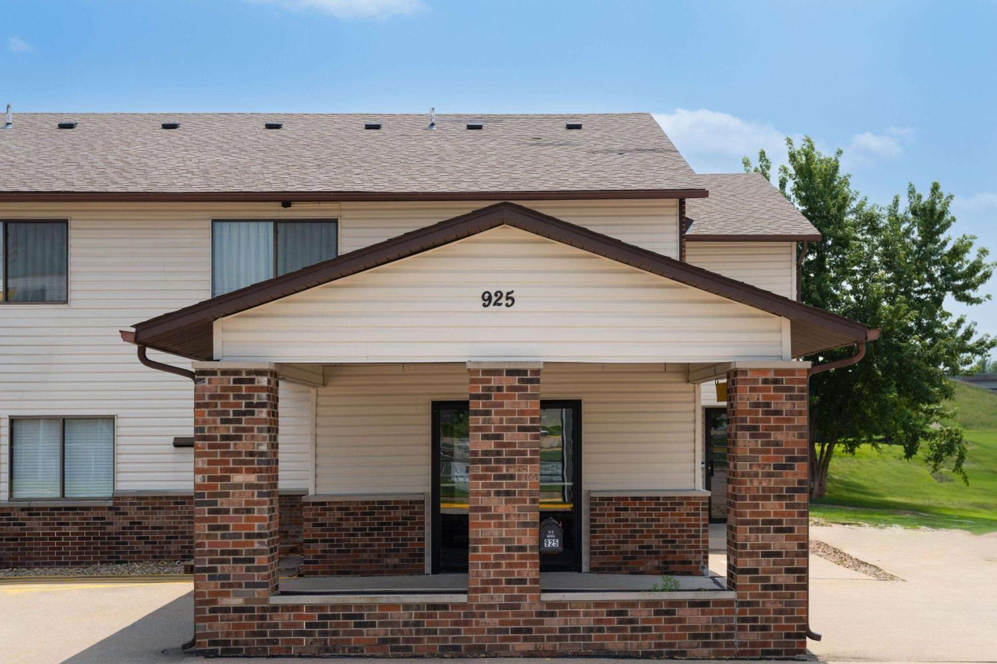 Super 8 By Wyndham Dyersville Esterno foto