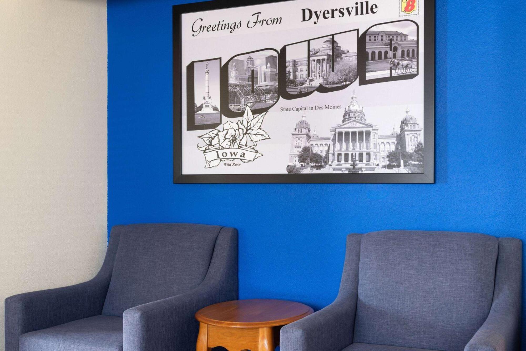 Super 8 By Wyndham Dyersville Esterno foto