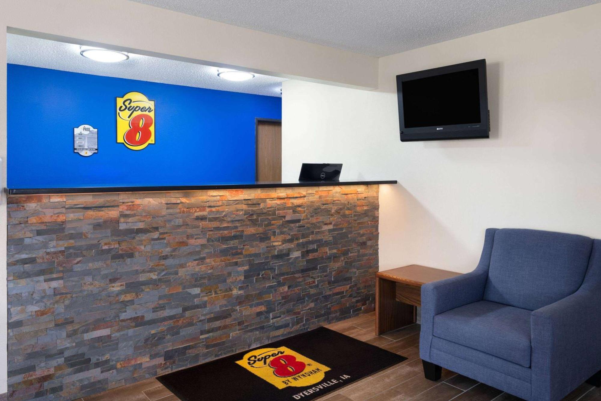 Super 8 By Wyndham Dyersville Esterno foto