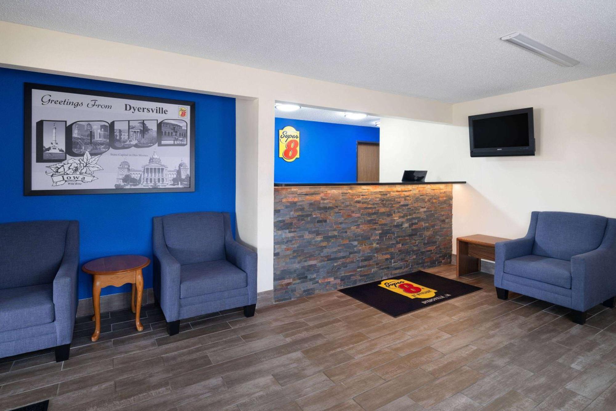 Super 8 By Wyndham Dyersville Esterno foto
