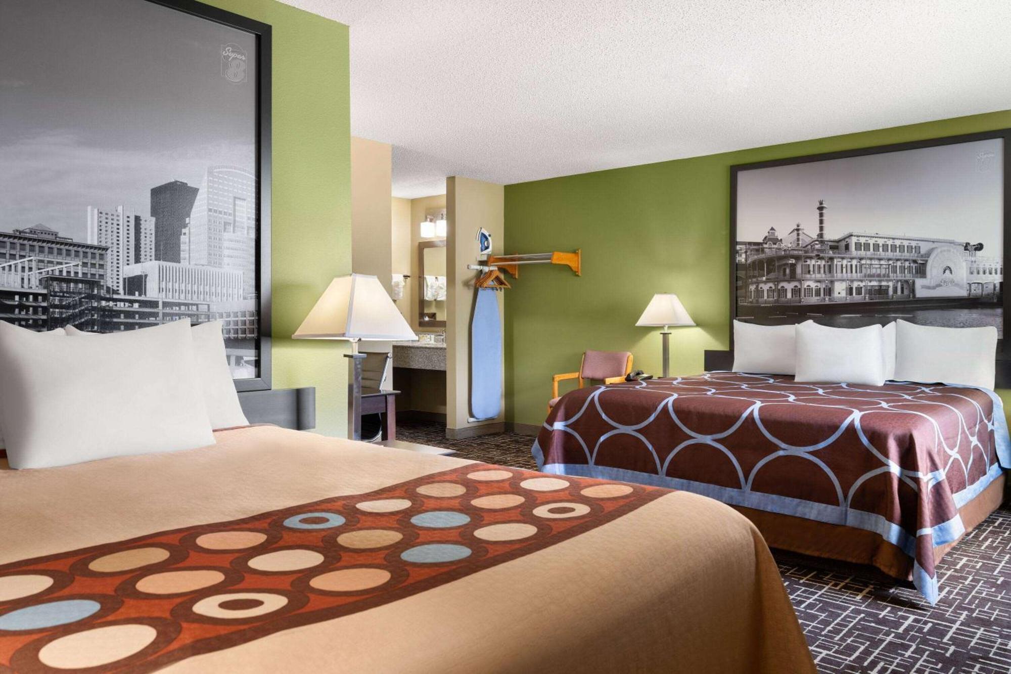 Super 8 By Wyndham Dyersville Esterno foto