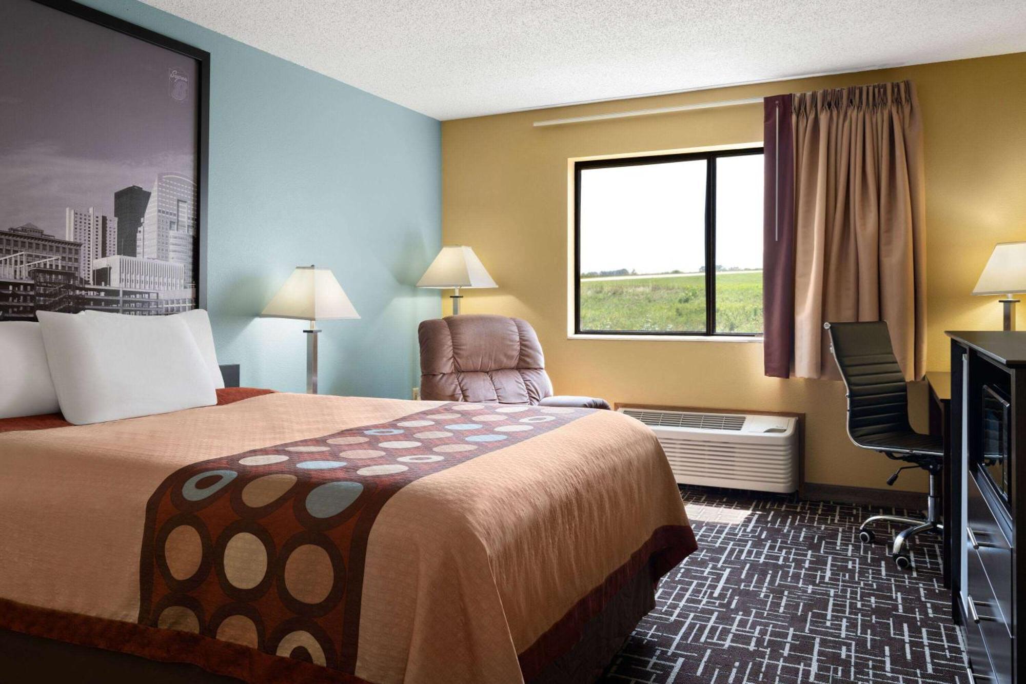 Super 8 By Wyndham Dyersville Esterno foto