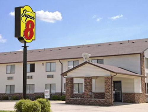 Super 8 By Wyndham Dyersville Esterno foto